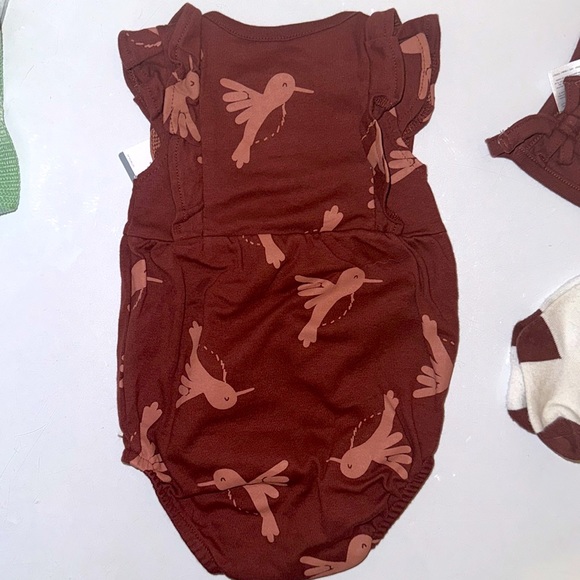 Carter’s Baby Girl 3-Piece Bodysuit & Bonnet Outfit Set - Picture 4 of 4